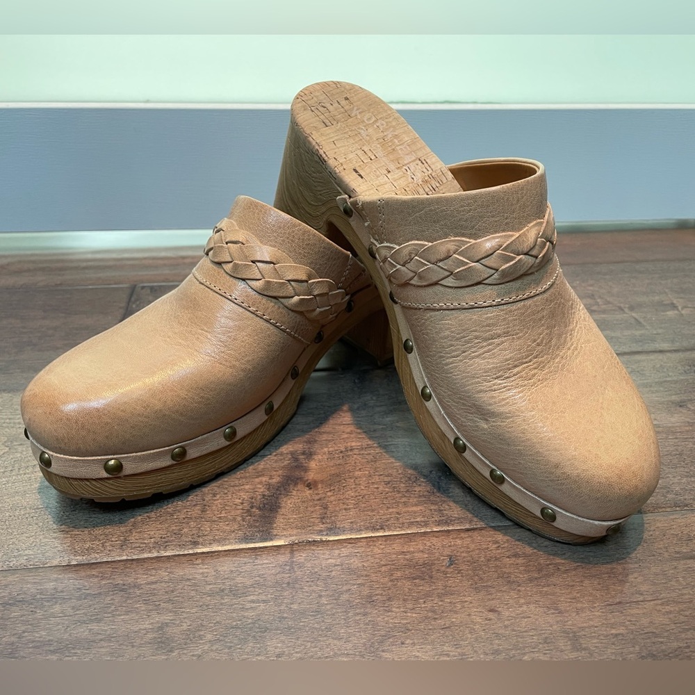 Kork-Ease - Tan Leather Heeled Mules with « nailed » sole detail